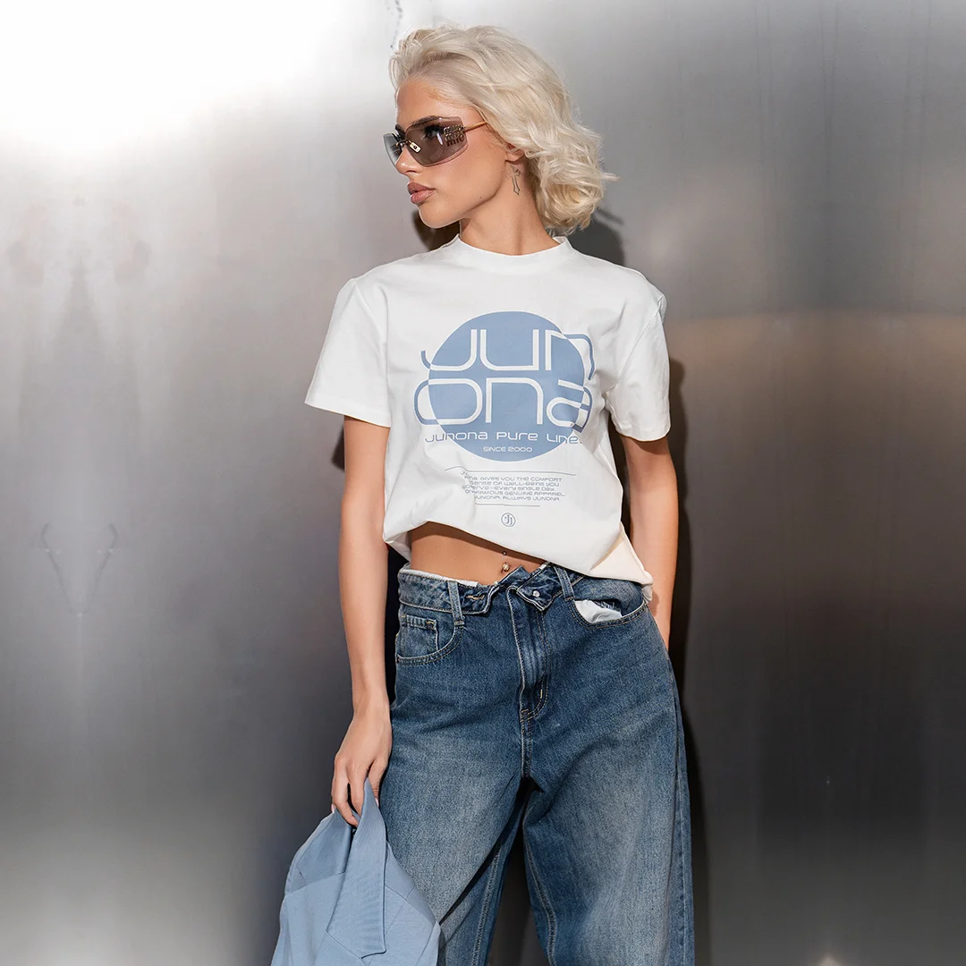 Tricou din bumbac cu aplicație și pietricele