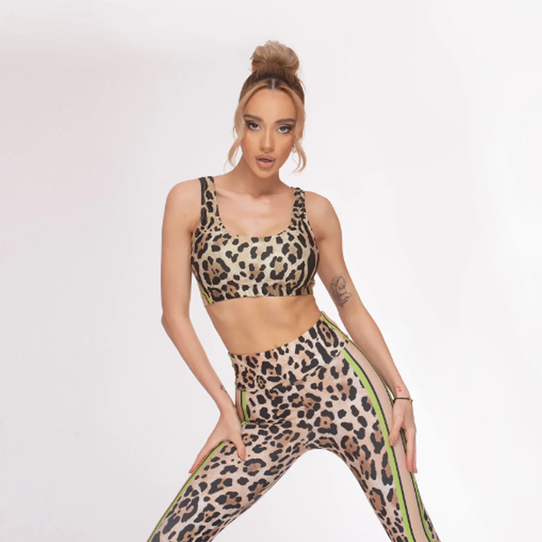 Top scurt cu imprimeu