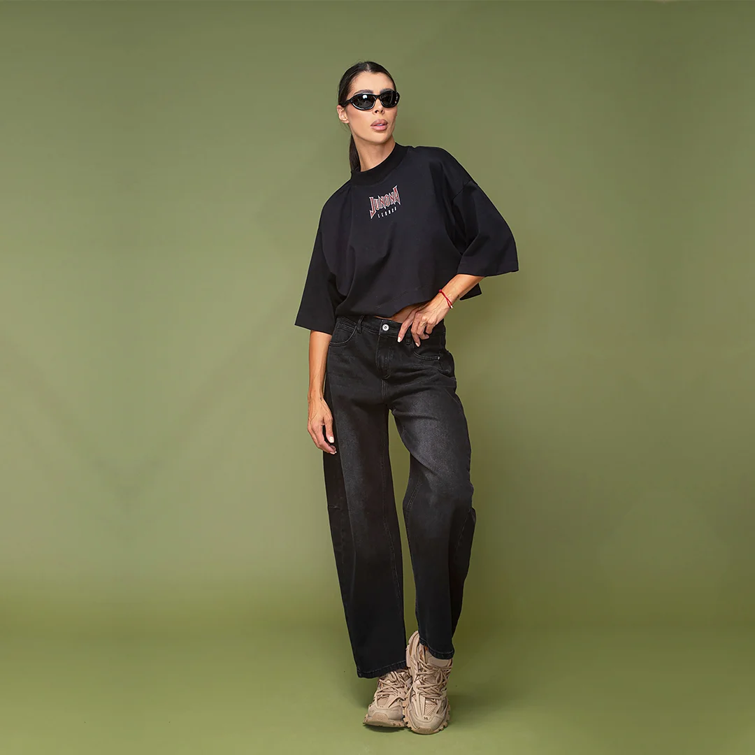 Blugi cu picioare largi